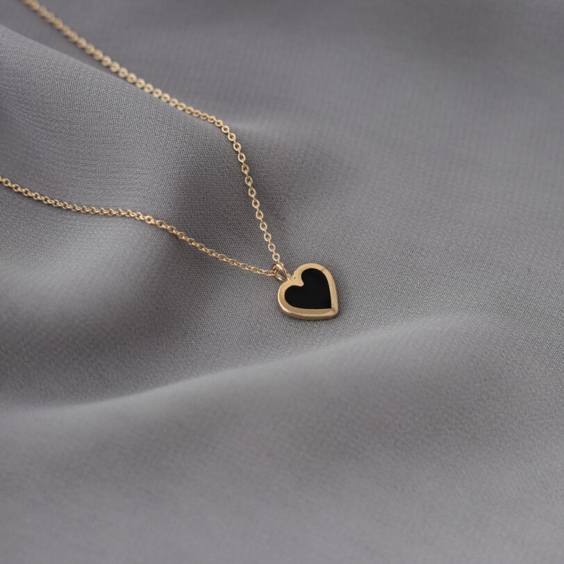 corazon negro dorado fondo gris alfonso sanchez jewelry