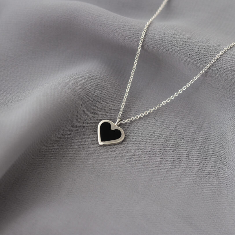 corazon negro plata fondo gris alfonso sanchez jewelry